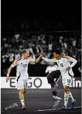 Inspired Finds Modern Soccer Player Canvas Wall Art Soccer Wall Art Portrait Poster For Bedroom & Living Room Decor bellingham Rising Star Portrai 7.87x11.81in Unframed