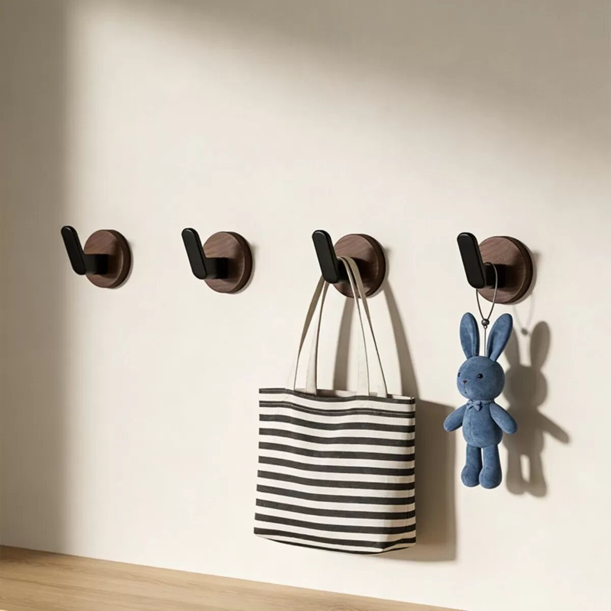 INF Über-Tür Selbstklebende Haken 4er-Set, Walnuss-Finish ABS, Keine Bohrung, Starker Halt 5-10kg