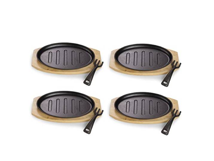 ECHTWERK Servierpfanne aus Gusseisen mit Grillstreifen und Servierbrett, Abnehmbarer Griff, Bereits eingebrannt, Für Backöfen, Grill, BBQ und Induktion geeignet, 27 x Ø 17,5 cm, 4 tlg