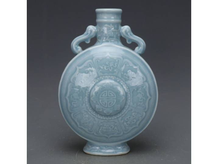 Qing Qianlong Vase Lune Vase Vintage Avec Poignées Huit Trésors Motif Bouteille Plate Antiquités Jingdezhen Monochrome Asiatique