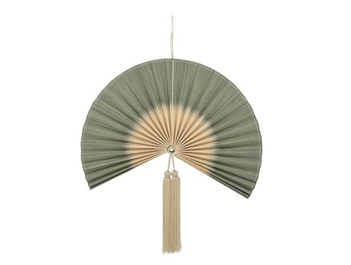 Bloomingville JAIME Décoration murale verte - Décoration murale en bambou avec plis verts\, centre beige et pompon\, L 75 x H 70 cm\, avec boucle de suspension