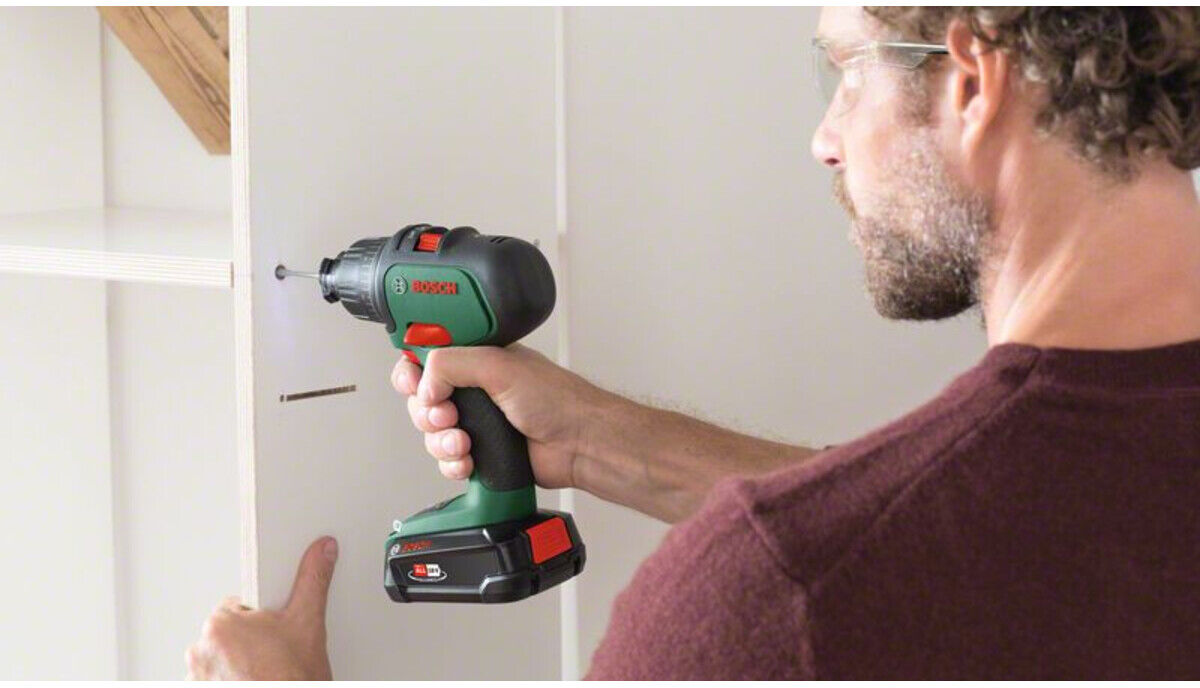 Bosch AdvancedImpact 18 Akku-Zweigang-Schlagbohrschrauber mit Syneon Chip und Power for ALL System 18 V inkl. 2x2.5 Ah Akkus und Ladegerät - 06039B5109)