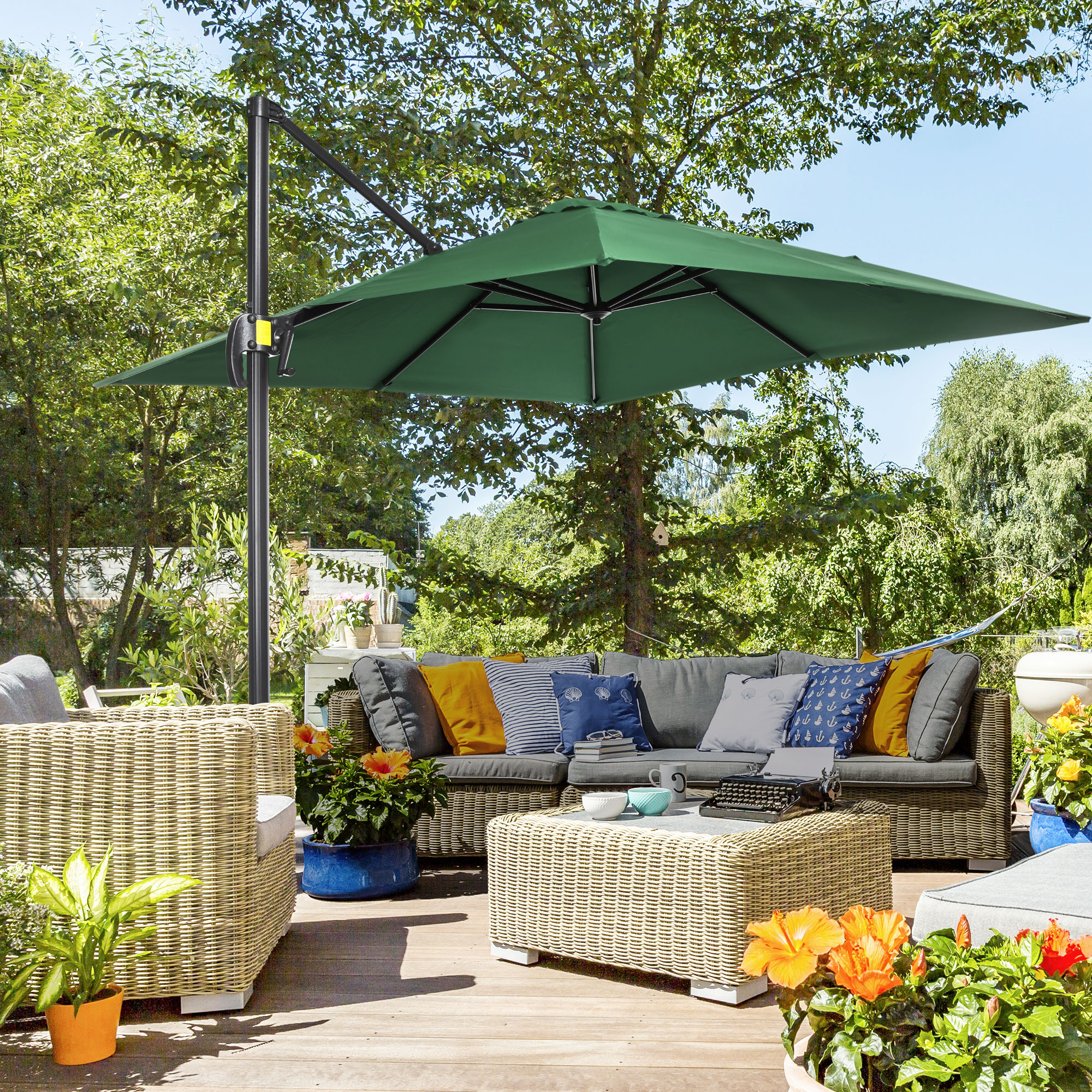 Outsunny Ombrellone da Giardino a Manovella 2.5x2.5  m con Rotazione 360° e Parasole Regolabile, Verde