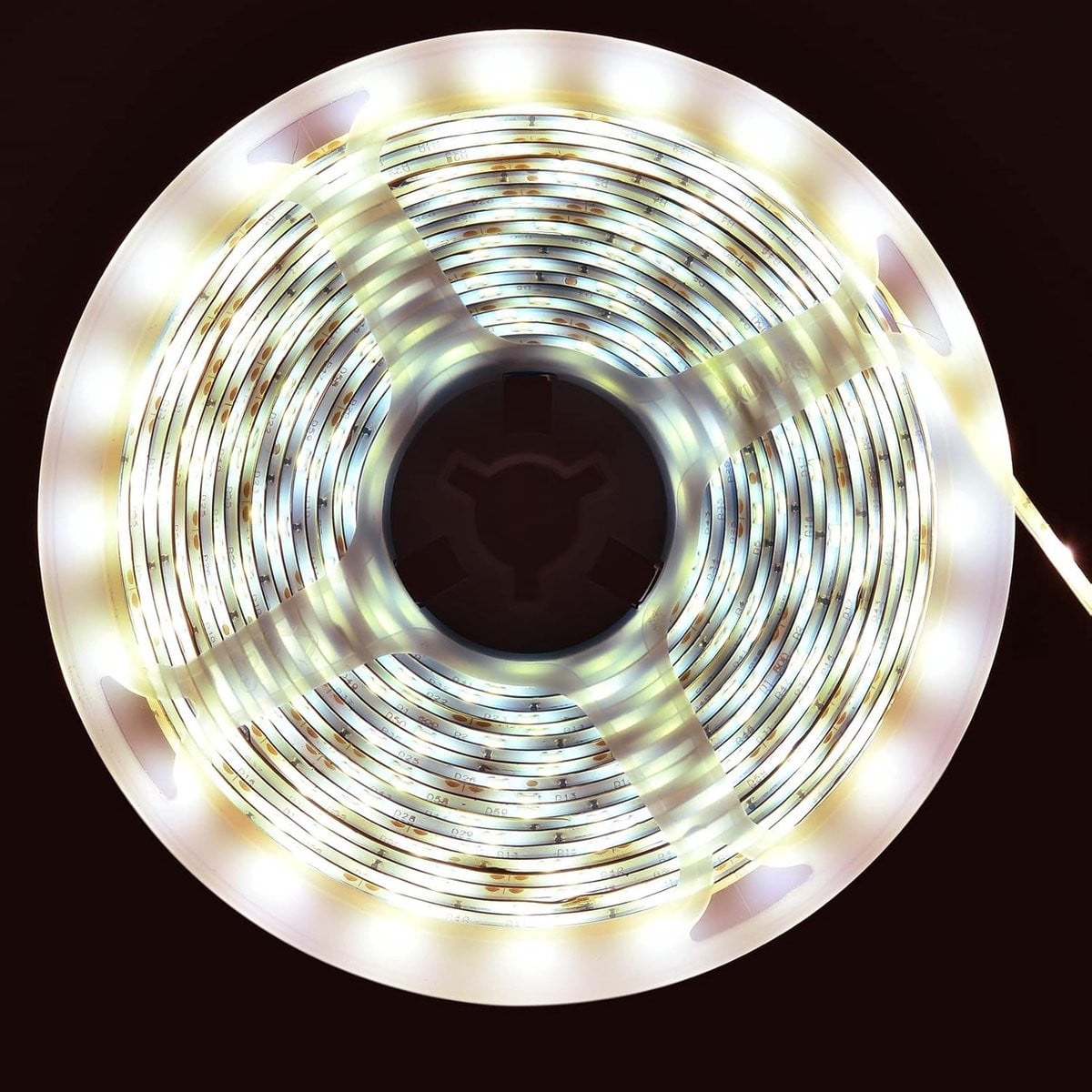 Warm Wit LED Strip Licht - 5M - Flexibel, Waterdicht IP65 en Zelfklevend
