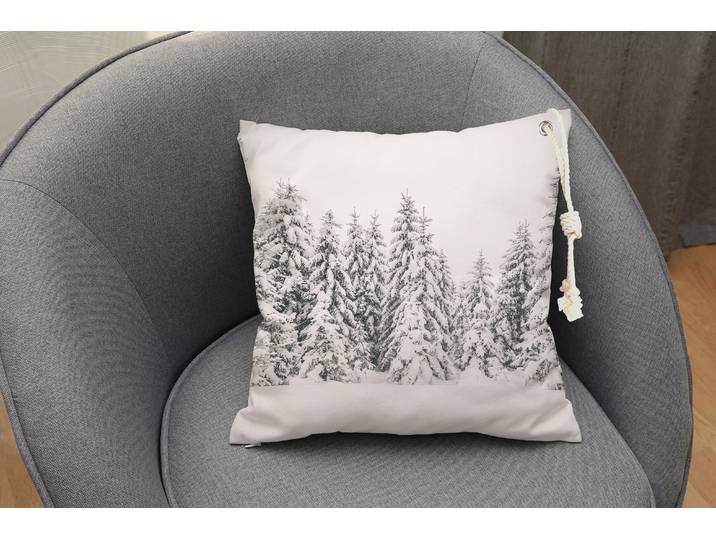 Dekokissen QUEENCE Schneelandschaft mit Tannen , weiss (weiß, bedruckt gemustert), B:50cm L:50cm, Baumwolle, Polyester, Dekokissen_Sitzkissen_Kissenhüllen, Dekokissen, Outdoor-Kissen mit Öse und dicker Stoffkordel
