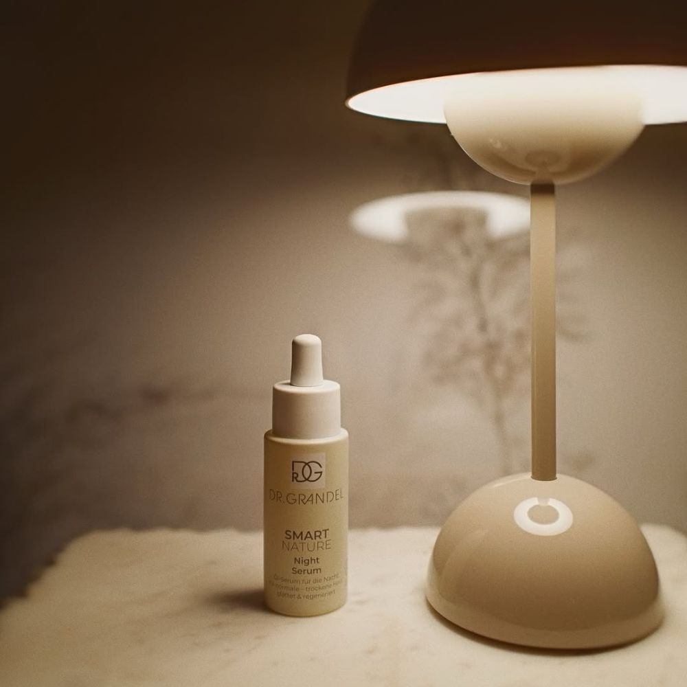 Dr Grandel Smart Nature El suero de noche alisa y regenera 30mL