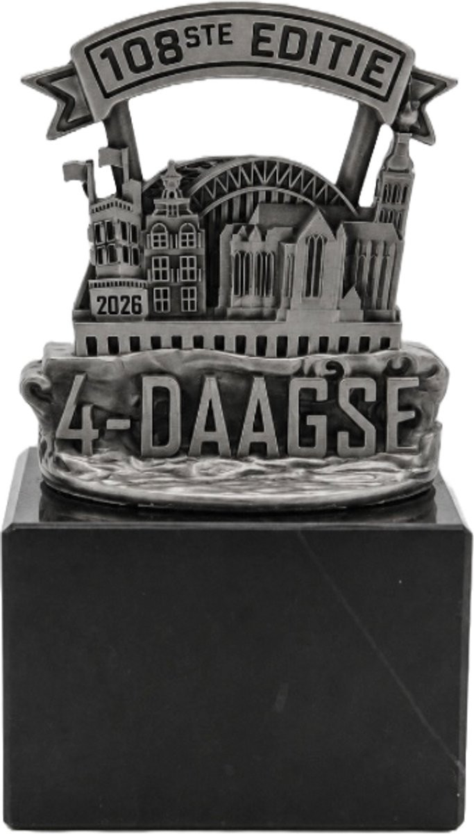 Trofee op sokkel 108ste editie 4Daagse Nijmegen van tin en marmer