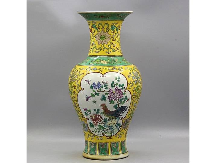 Qing Kangxi Vase fait à la main émail jaune fenêtre au sol coq queue de poisson bouteille Vase chinois Antique Antique Collection ancienne