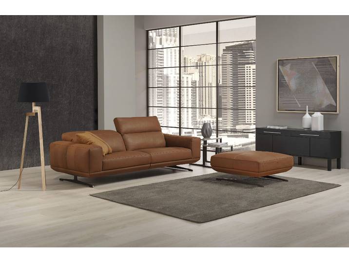 2,5-Sitzer EGOITALIANO Gloria, super bequem und hochwertige Verarbeitung, edles Design , braun (cognac), B:236cm H:96cm T:109cm, Luxus-Micofaser Lederoptik (100% Polyester) ist ein neues technisches Gewebe mit einem visuellen und taktilen Aspekt, der dem Nubuk sehr nahe kommt, mit innovativen Eigenschaften. Seine außerordentliche Weichheit kommt von einem exklusiven Produktionsprozess, der Unreinheiten und Unregelmäßigkeiten beseitigt. Das Ergebnis ist eine bemerkenswert samtige Faser, die durch das Vorhandensein von Körnern verstärkt wird. Von der einfarbigen Eleganz der warmen Farben und der Vielfalt an trendigen Farben, die es zu seiner eigenen Stärke und Persönlichkeit machen., Sofas, beidseitig verstellbare Rückenelemente, mit Metallfüßen