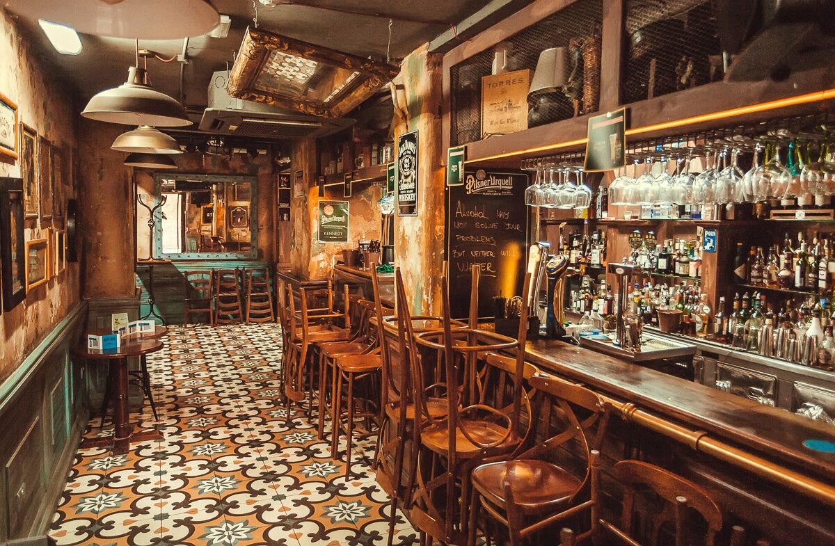 Fototapete PAPERMOON "RETRO PUB-BAR BISTRO RESTAURANT VINTAGE DEKORATION XXL", bunt, B:4m L:2,6m, Vlies, Tapeten, Fototapete bunt B/L: 4m x 2,6m, Bahnen: 8 Stk.