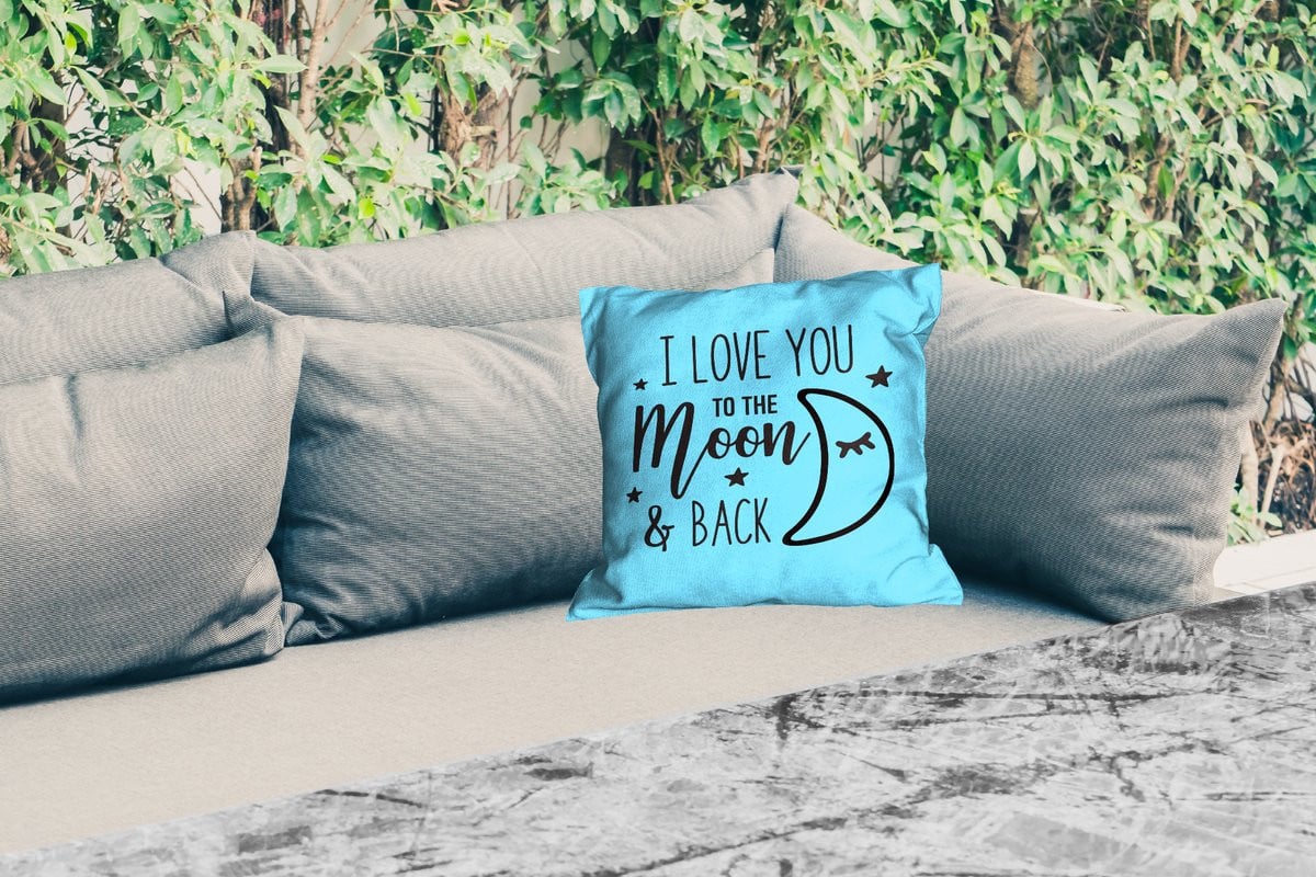 Weerbestendig tuinkussen met quote I love you to the moon and back - 40 x 40 cm