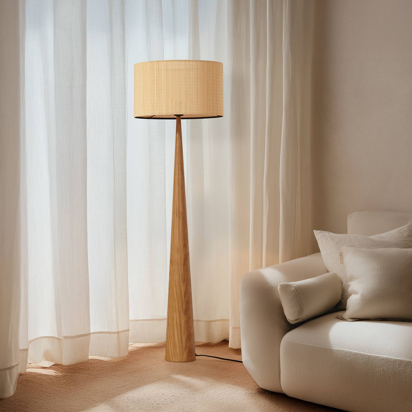 Stehlampe Fabrena Lucande, Holz hell, für Wohn- / Esszimmer, Holz, Stehlampe