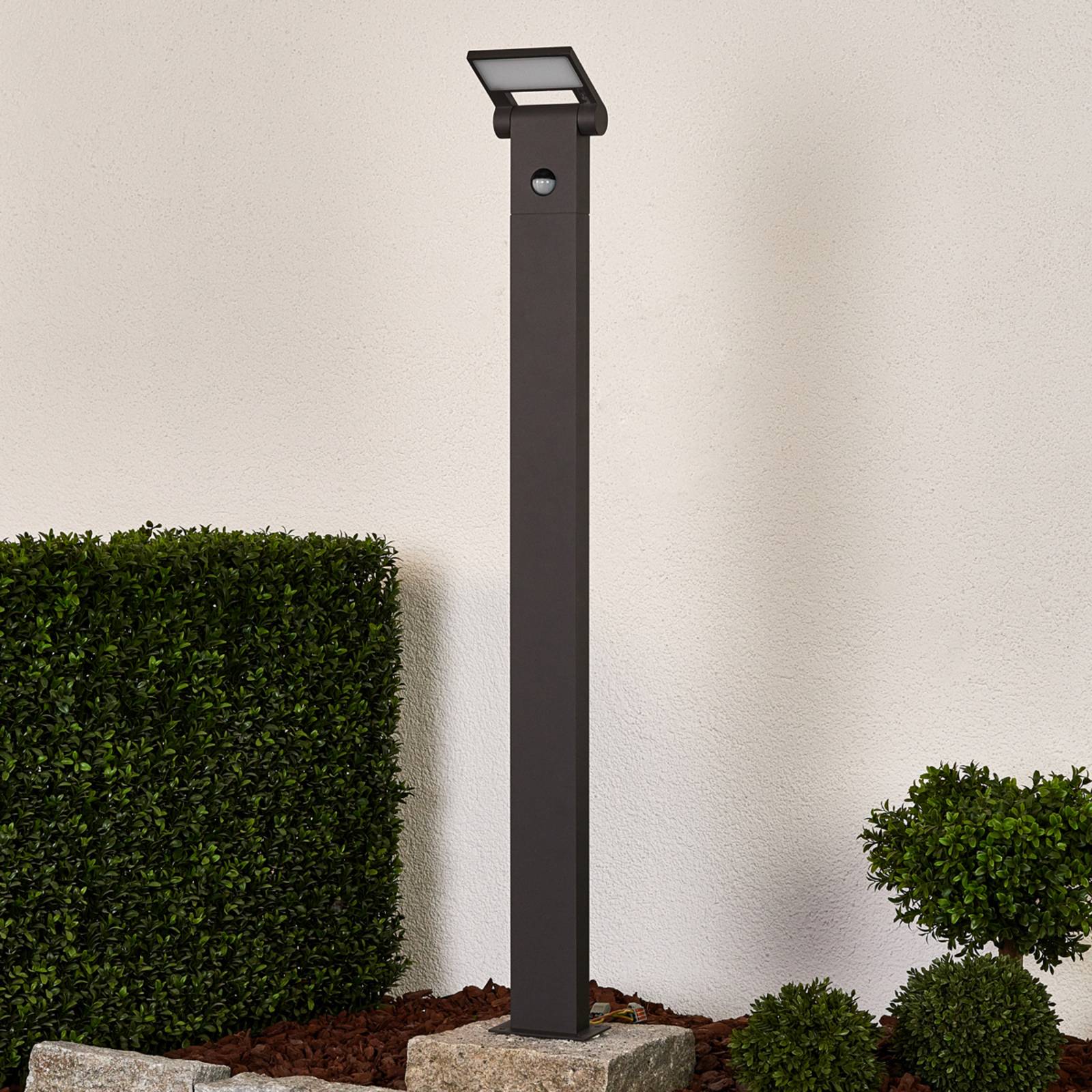 LED-Pollerlampe Marius mit Sensor, 100 cm Lucande, schwarz, Aluminium, Modern