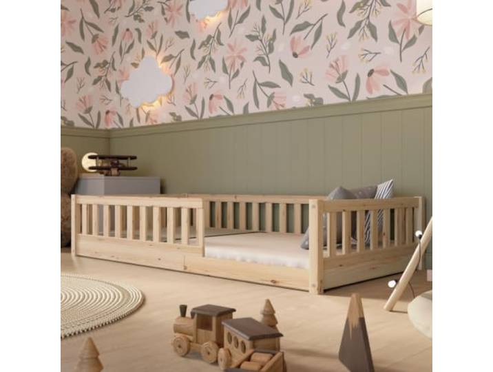 Crazy Pine Montessori Kinderbett Crazy Basic 100x200 cm - Bodenbett -Natur Sicher schlafen dank 31,5 cm hoher 2/3-Schutzbarriere – ideal für Kleinkinder.