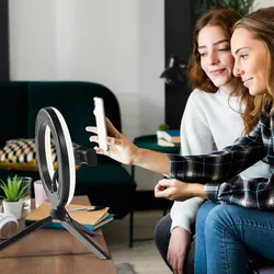 LEDVANCE Mobiles LED-Ringlicht für einen vielseitigen Einsatz des Handys