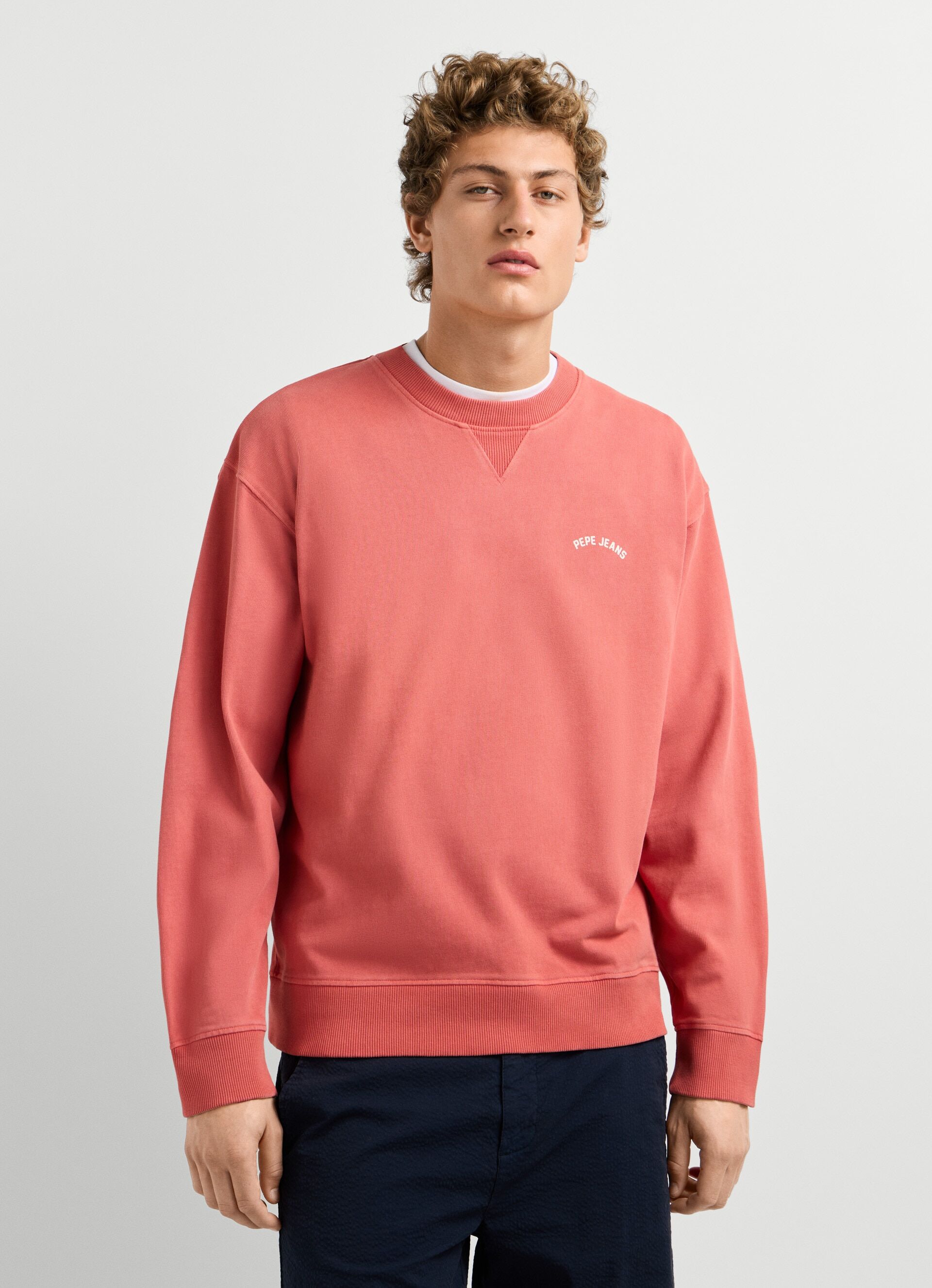 Sweatshirt PEPE JEANS "JOHN CREW", Herren, Gr. M, cinnabar rot, Sweatware, Obermaterial: 100% Baumwolle, unifarben, hüftbedeckend, Rundhals, Rippbündchen, Sweatshirts Sweatshirt, mit Rippeinsatz am Rundhals, Logoschriftzug cinnabar rot M