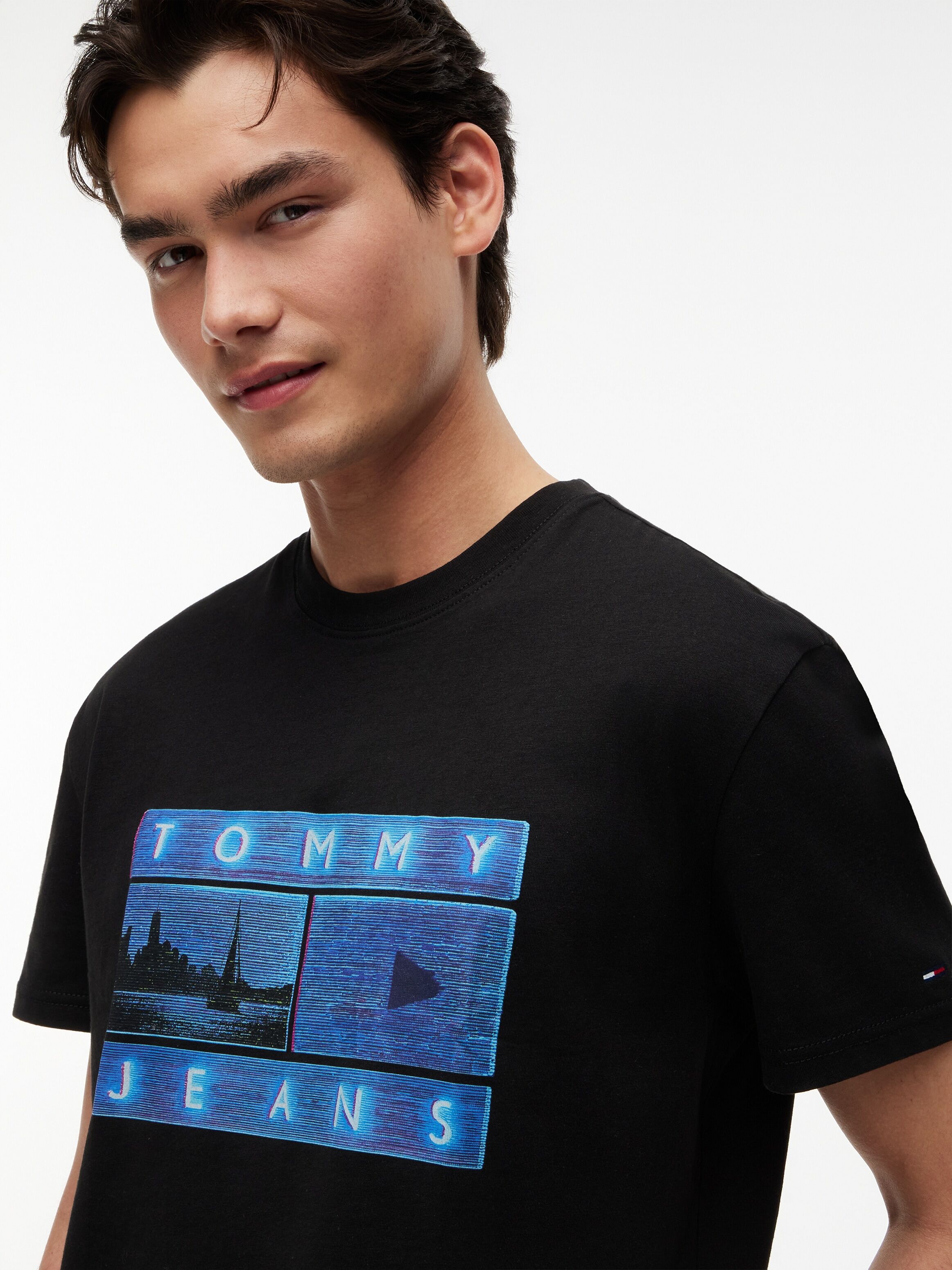T-Shirt TOMMY JEANS "TJM REGULAR PHOTO FLAG", Herren, Gr. XL, schwarz, Single Jersey, Obermaterial: 100% Baumwolle, regular fit, Rundhals, Shirts T-Shirt schwarz XL