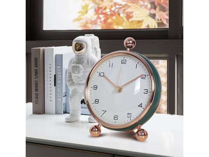 1PC Horloge de table à aiguilles simple de style européen, horloge de bureau créative en métal, décoration de salon, horloge silencieuse à quartz