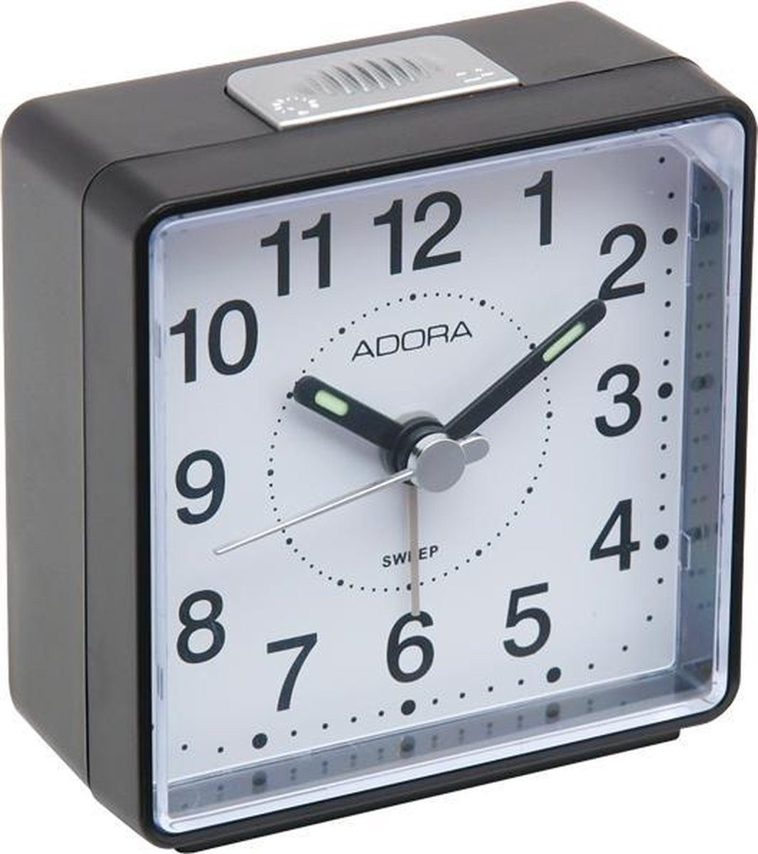 Adora Wekker met stille wijzers