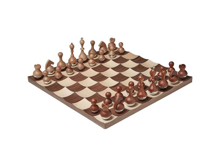 Schachspiel Umbra Wobble Holz 41 x 41 x 8 cm - Farbe: natur - Schachspiel