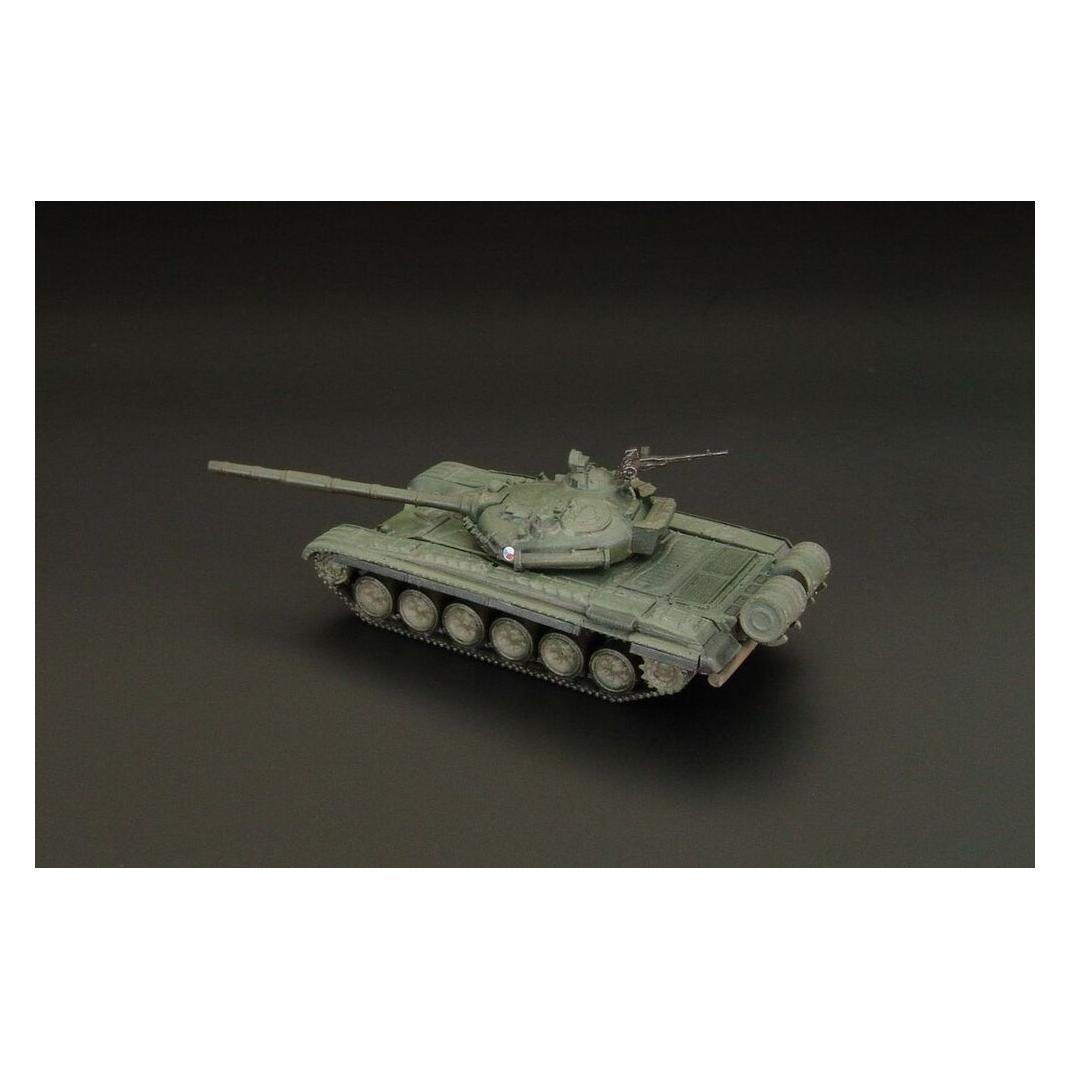 Hauler T-72 main battle tank (HTT120079)