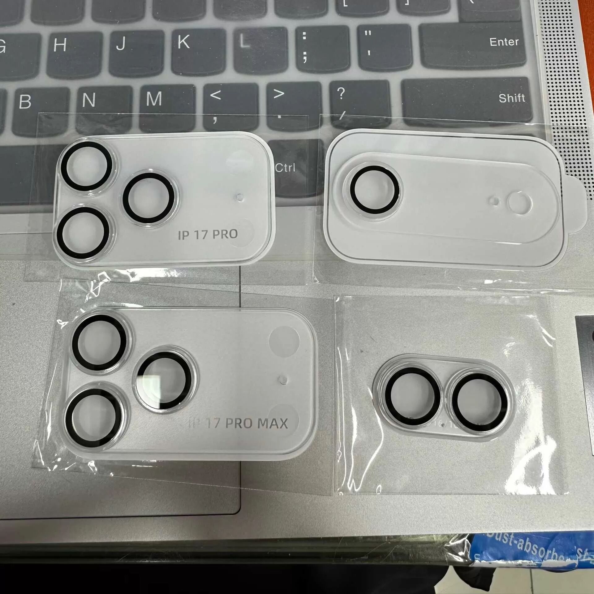 INF Matte, transparente einteilige Kameralinsenschutzfolie kompatibel mit iPhone 17