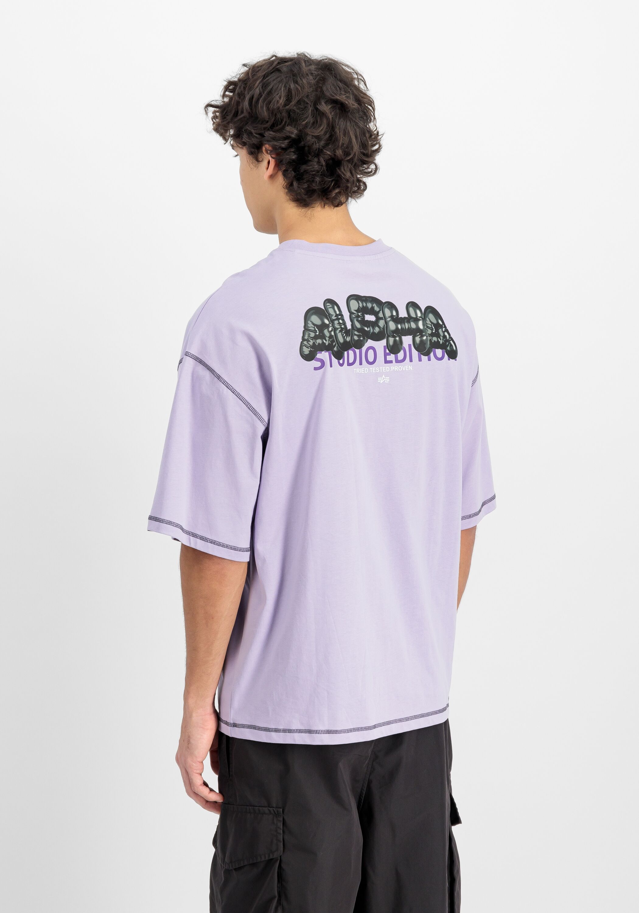 T-Shirt ALPHA INDUSTRIES "Studio Bubble Backprint T-Shirt", Herren, Gr. M, lila (pale violet), Obermaterial: 100% Baumwolle, Shirts T-Shirt pale violet M