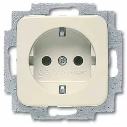 Busch-Jaeger Duro 2000 SI Steckdose, 1f, weiß, glänzend, Unterputz, horizontal/vertikal, IP20, Zentralplatte