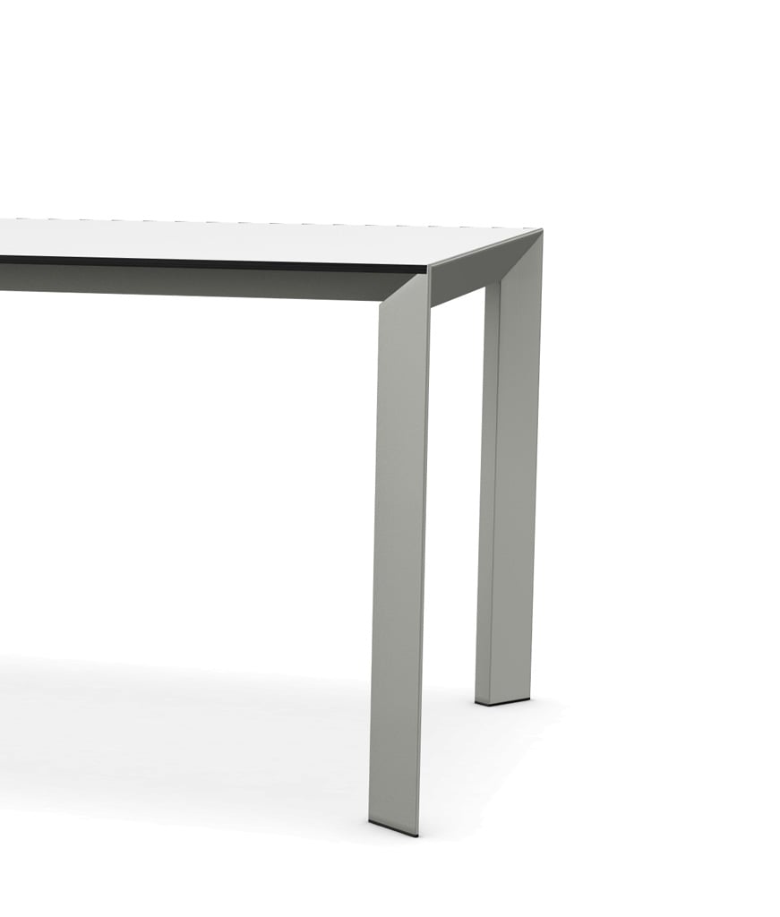 Kristalia Nori Fenix-NTM® Outdoor Tisch (Tischplatte weiß Kos 0032, Beine eloxie... Tischplatte weiß Kos 0032, Beine eloxiertes Aluminium | 90 x 139cm 01NOO01F
