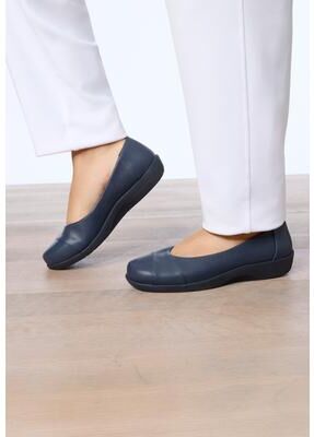 Women's The Gab Faux Leather Slip On Flat by Comfortview in New Wine (Size 7 M)