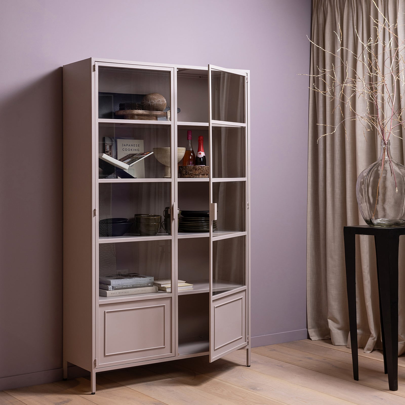 WOOOD Vitrinekast Ronja Roze met Glazen Deuren B: 110 cm, D: 43 cm, H: 189 cm