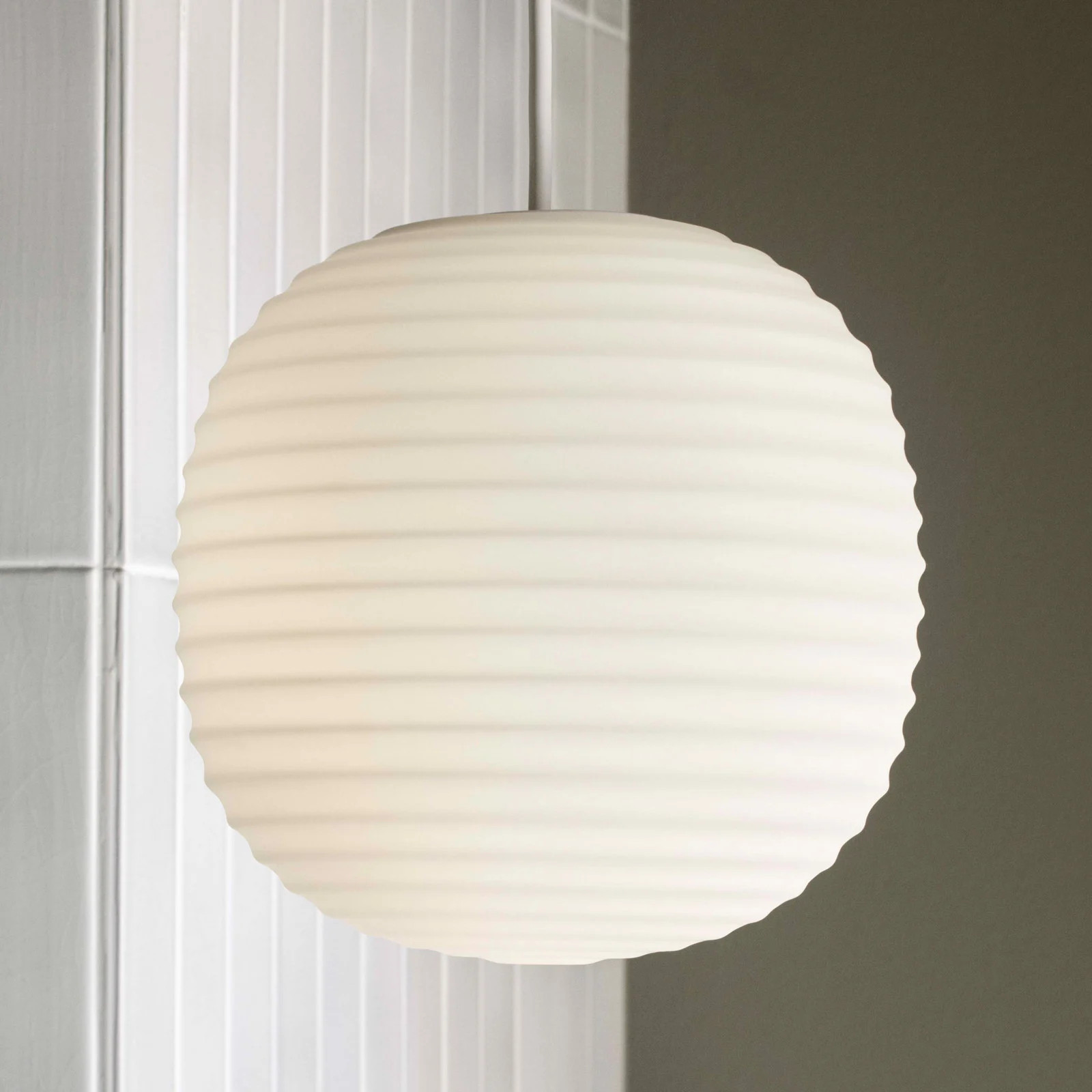 New Works Lantern hanglamp small met frosted wit opaalglas