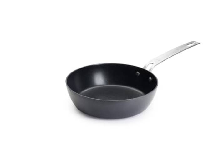 MÄLZERxWOLL Aluminiumguss Hochrandpfanne 24cm, PFAS-freie Beschichtung PFAS-freie Antihaftversiegelung, Made in Germany, Induktion, hoher Rand, Edelstahlstiel, ofenfest bis 250 °C