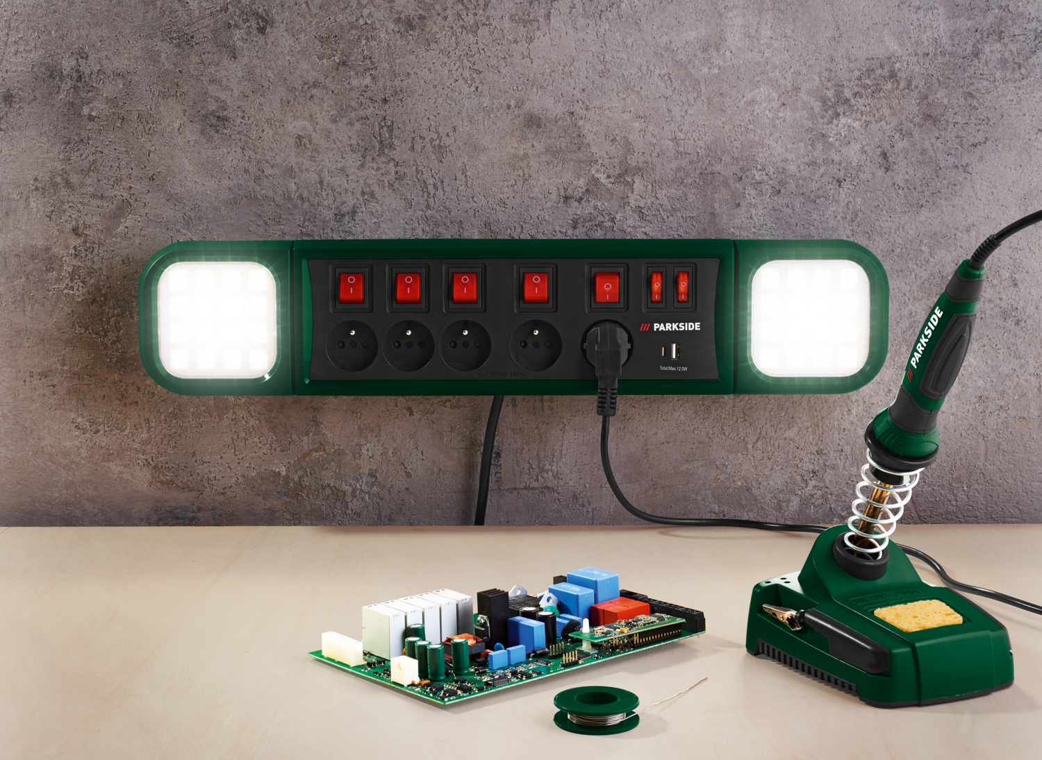 PARKSIDE® LED-Arbeitsleuchte mit Steckdosenleiste »PASD 3680 A1«