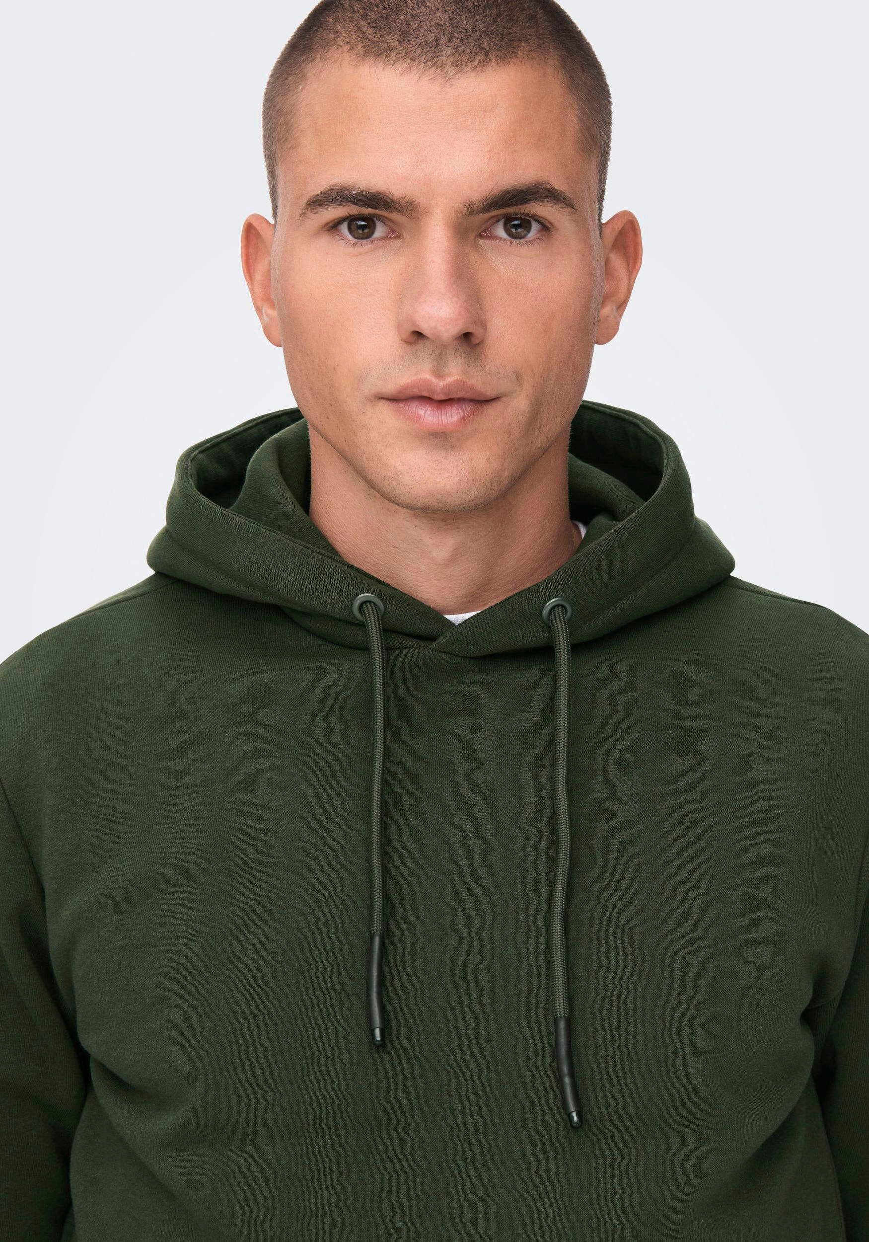 Kapuzensweatshirt ONLY & SONS "ONSCERES HOODIE SWEAT NOOS", Herren, Gr. XL, grün (rosin), angeraute Sweatware, Obermaterial: 65% Baumwolle, 35% Polyester, unifarben, regular fit normal, Rundhals, Rippbündchen, Sweatshirts Kapuzensweatshirt, Baumwollmischu