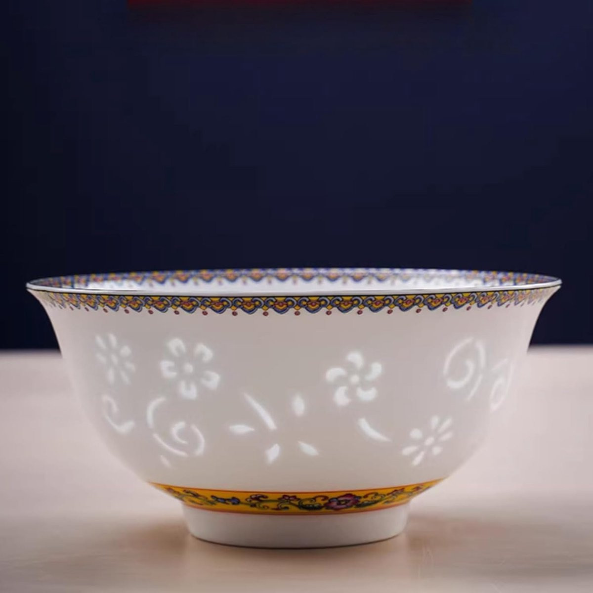Handgeschilderde Enamele Kleuren Kom met Antieke Patronen - Multicolore - Diameter: 15,5 cm