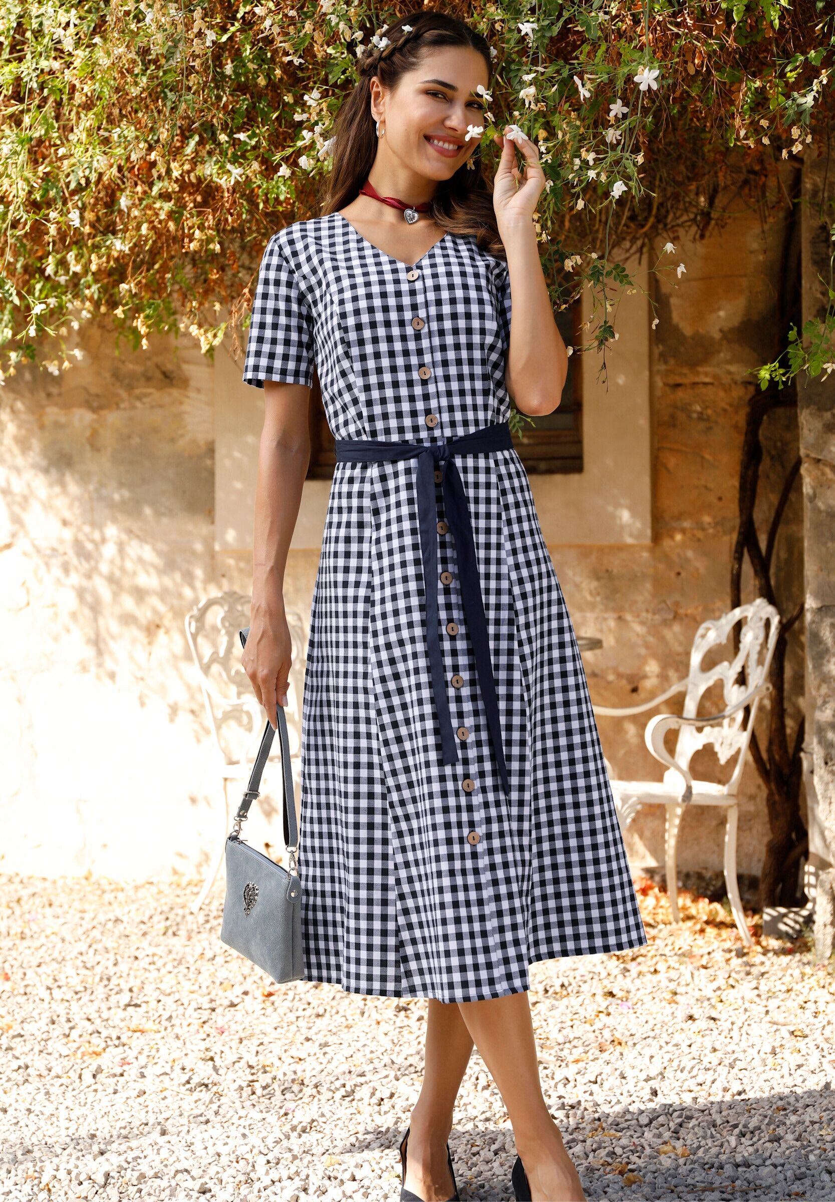 Sieh An! Trachtenkleid SIEH AN "Trachtenkleid Trachtenkleid mit Bindegürtel mit Bindegürtel", Damen, Gr. 40, N-Gr, marine, weiß, kariert, Modisch, V-Ausschnitt, Kleider Trachtenkleid
