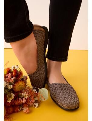 Women's The Bethany Stretch Woven Slip On Flat by Comfortview in Bronze (Size 7 M)