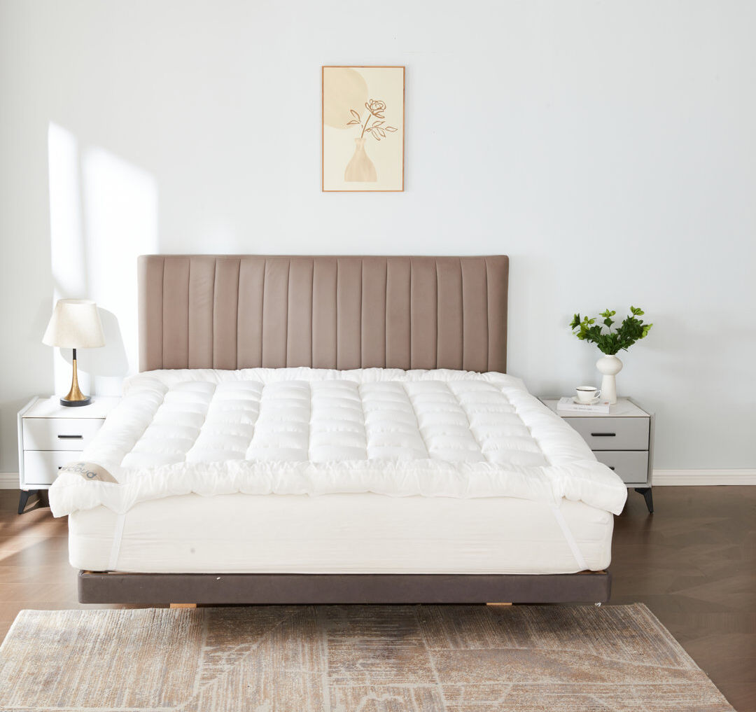 White Noise Rae 10cm Thick Mattress Topper Quilted Microfibre Filling Breathable Polyester Cover Hypoallergenic Soft Support for Better Sleep Comfort White Super King (6')