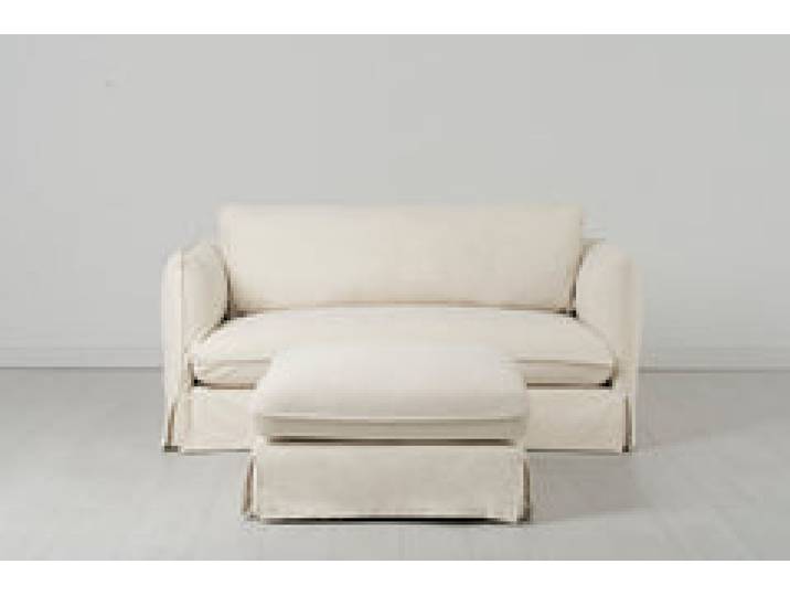 Model 18 Zweisitzer-Sofa mit Polsterhocker, Nougat