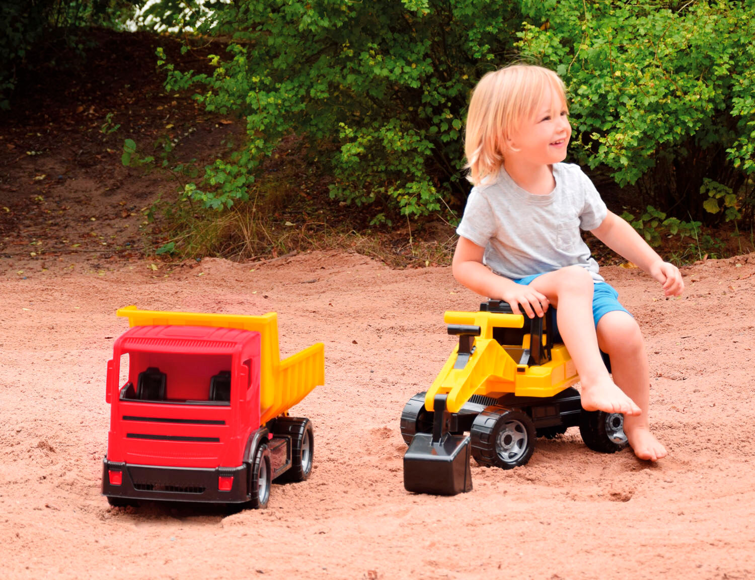 Spielzeug-Kipper LENA "Giga Trucks Muldenkipper, lose", bunt, Spielzeugfahrzeuge, KinderB:27cm H:34,5cm T:61cm, Spielzeug-Kipper, Made in Europe, B:27cm H:34,5cm T:61cm
