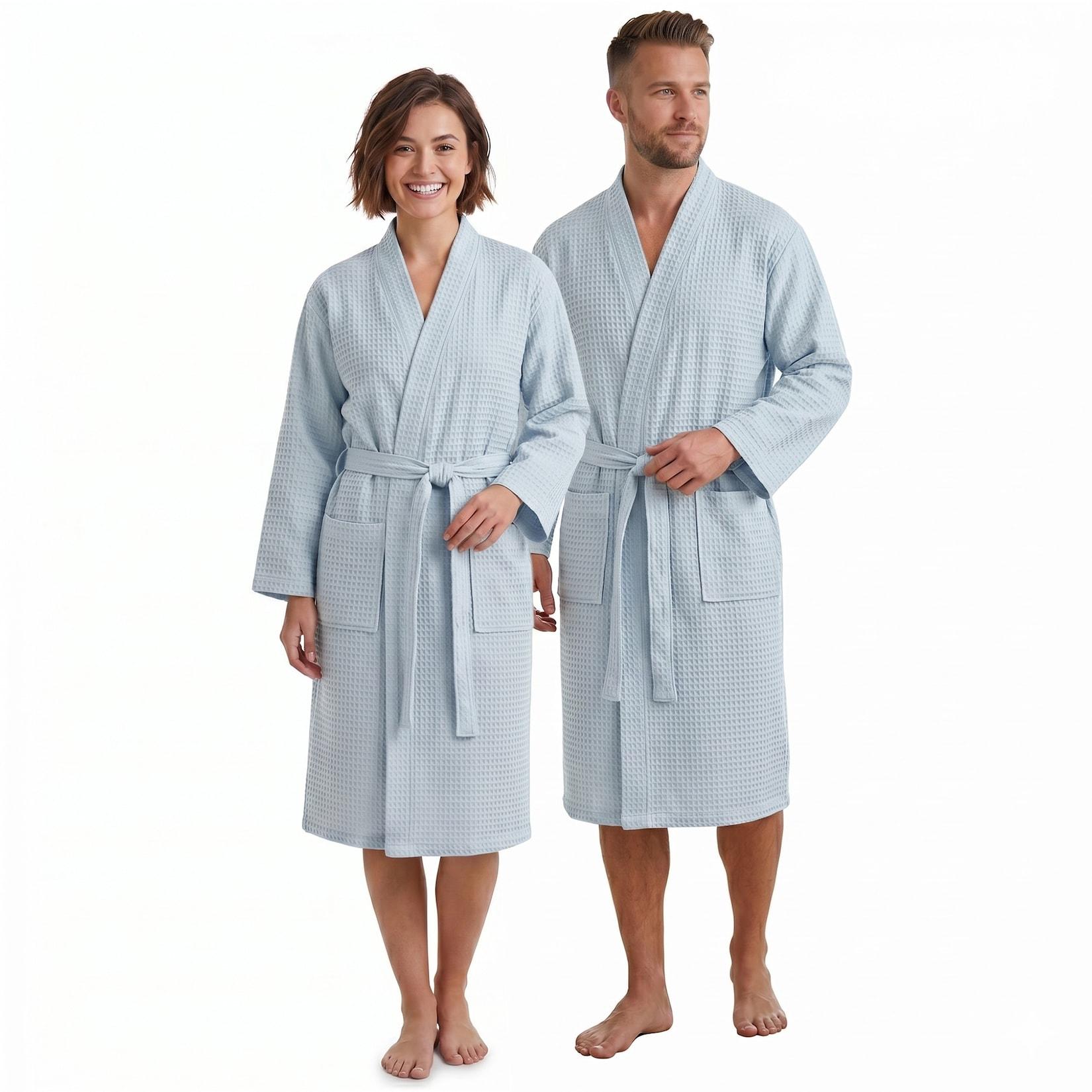 NYVI Bademantel NYVISpa Waffelpique - Unisex Saunamantel für Damen & Herren aus 100% Baumwolle - luftig leichter & atmungsaktiv Größe:M;Farbe:Hellblau