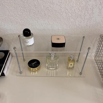 Shop Station Adjustable Acrylic Perfume Organizer Clear Tiered Perfume Display Stand For Vanity & Cosmetics 2 Tier