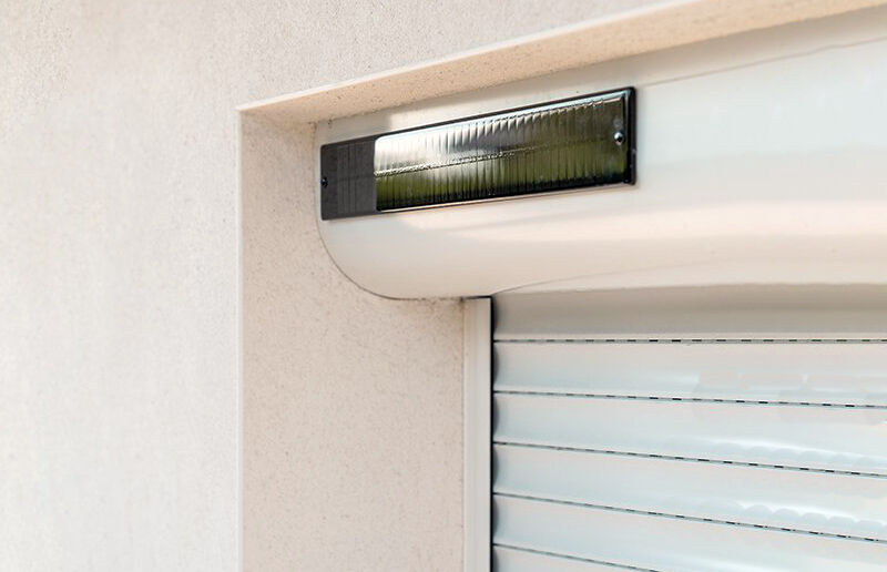 SUNNY INCH ® Volet roulant solaire rénovation avec coffre