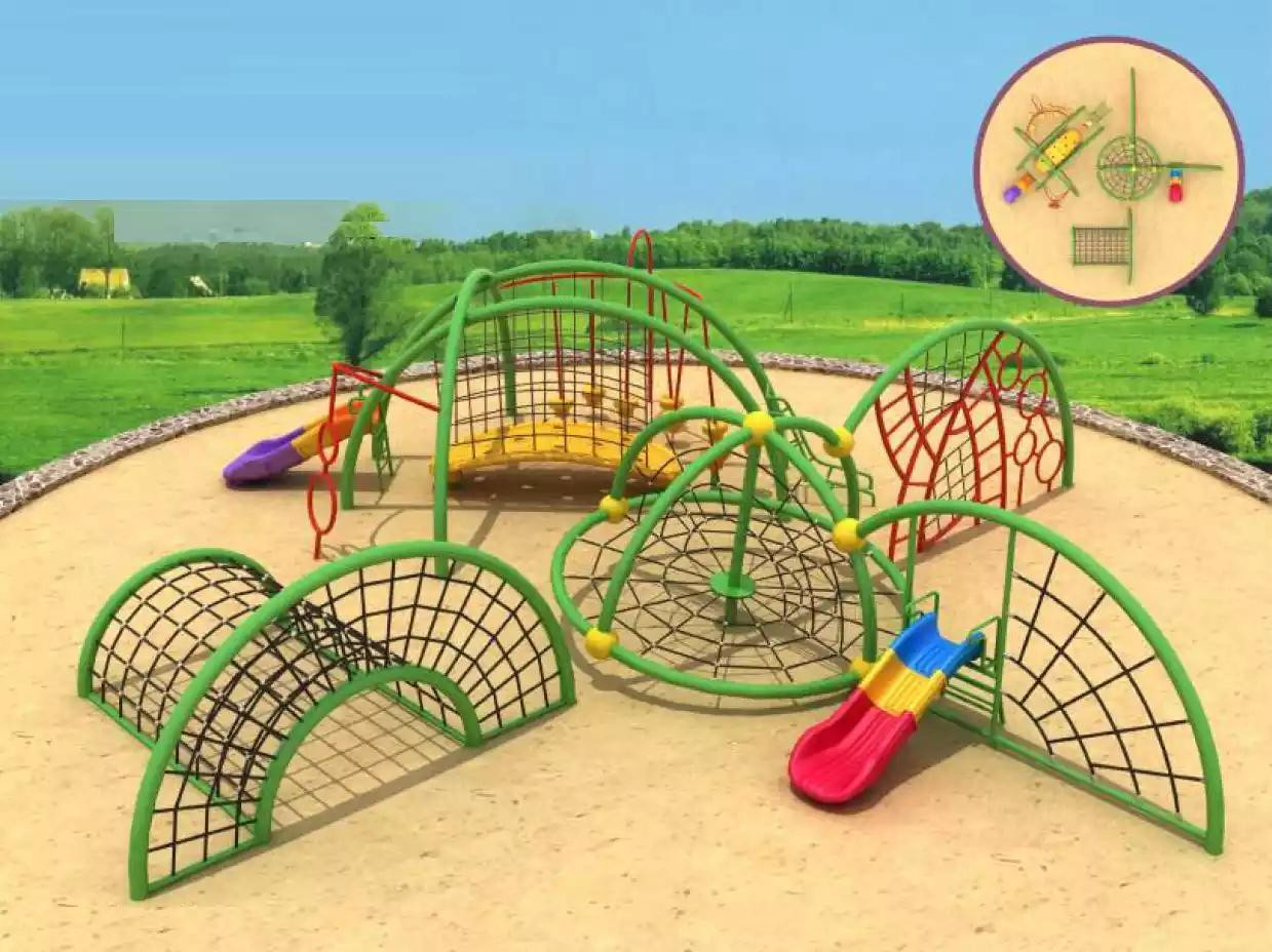 Spielturm met glijbanen en doolhof: Outdoor sportcomplex voor kinderen