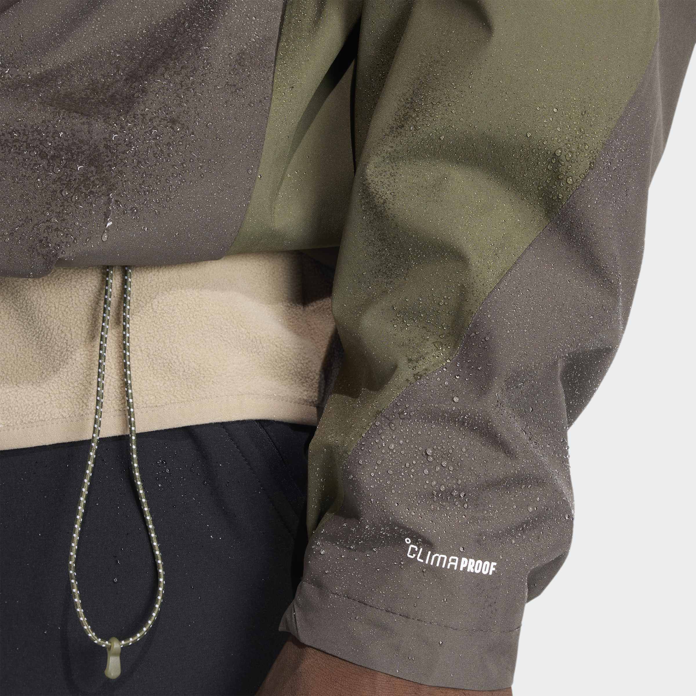 Outdoorjacke ADIDAS TERREX "MT 2L RAIN J", Herren, Gr. XL, grün (olive strata, shadow olive, tent grün), Obermaterial: 100% Polyester, Jacken Outdoorjacke olive strata, shadow olive, tent grün XL