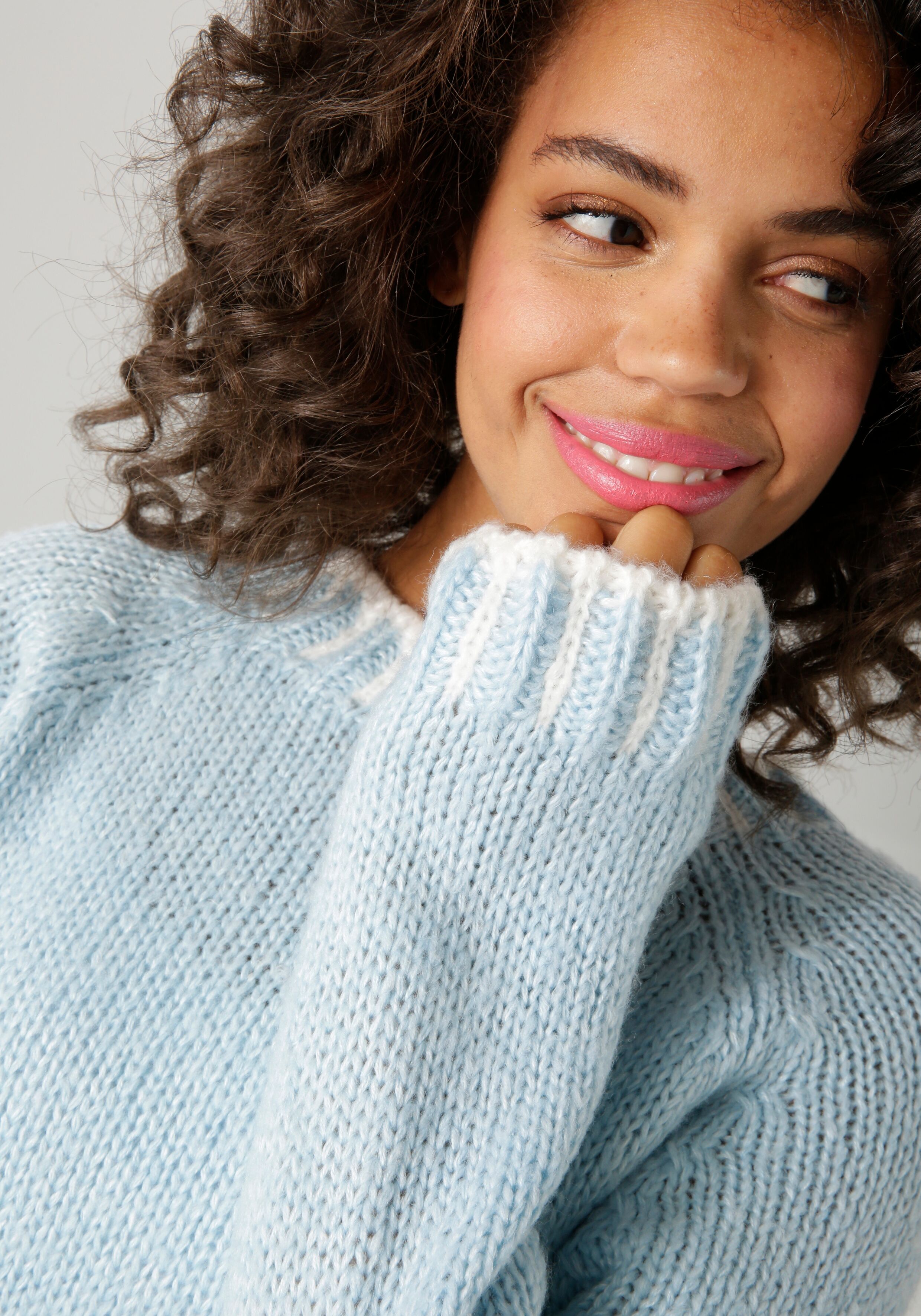 Strickpullover ANISTON CASUAL, Damen, Gr. 44, weiss (hellblau, weiß), Grobstrick, Obermaterial: 100% Polyacryl, unifarben mit Farbeinsatz, figurumspielend hüftbedeckend, Raglanärmel Rippstrickbündchen, Pullover Strickpullover, mit gemusterten Bündchen hel