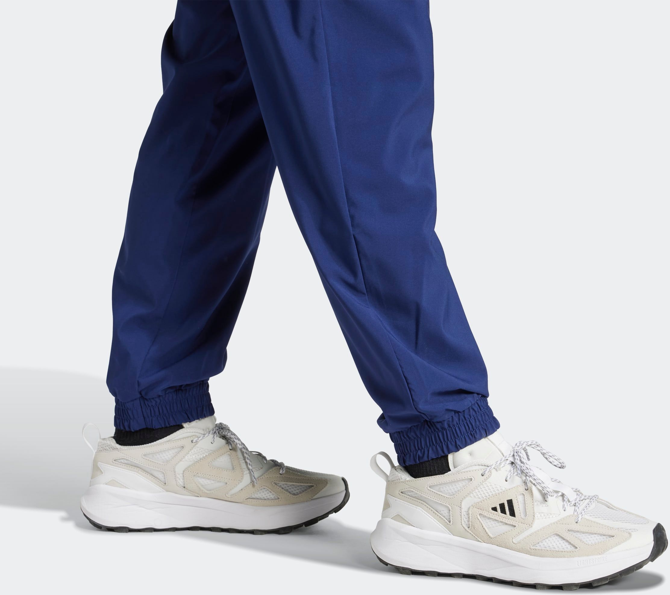 Sporthose ADIDAS SPORTSWEAR "ESSENTIALS KLEINES LOGO STANFORD", Herren, Gr. XXL, N-Gr, blau (dunkelblau, weiß, normal, gr.), Obermaterial: 100% Polyester, Hosen Sporthose, für Freizeitaktivitäten, mit praktischen Taschen, aus Polyester