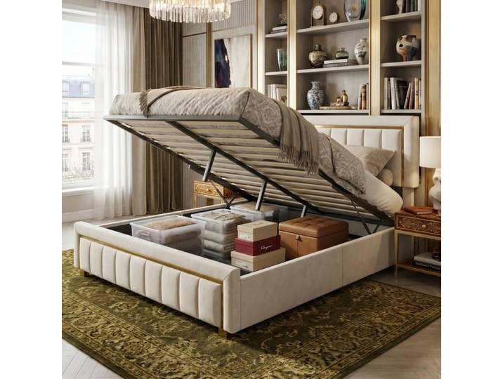 Lit Coffre 140x200 cm en Velours Beige Sommier Relevable Hydraulique Finition Dorée Luxe Design Vertical Tendance