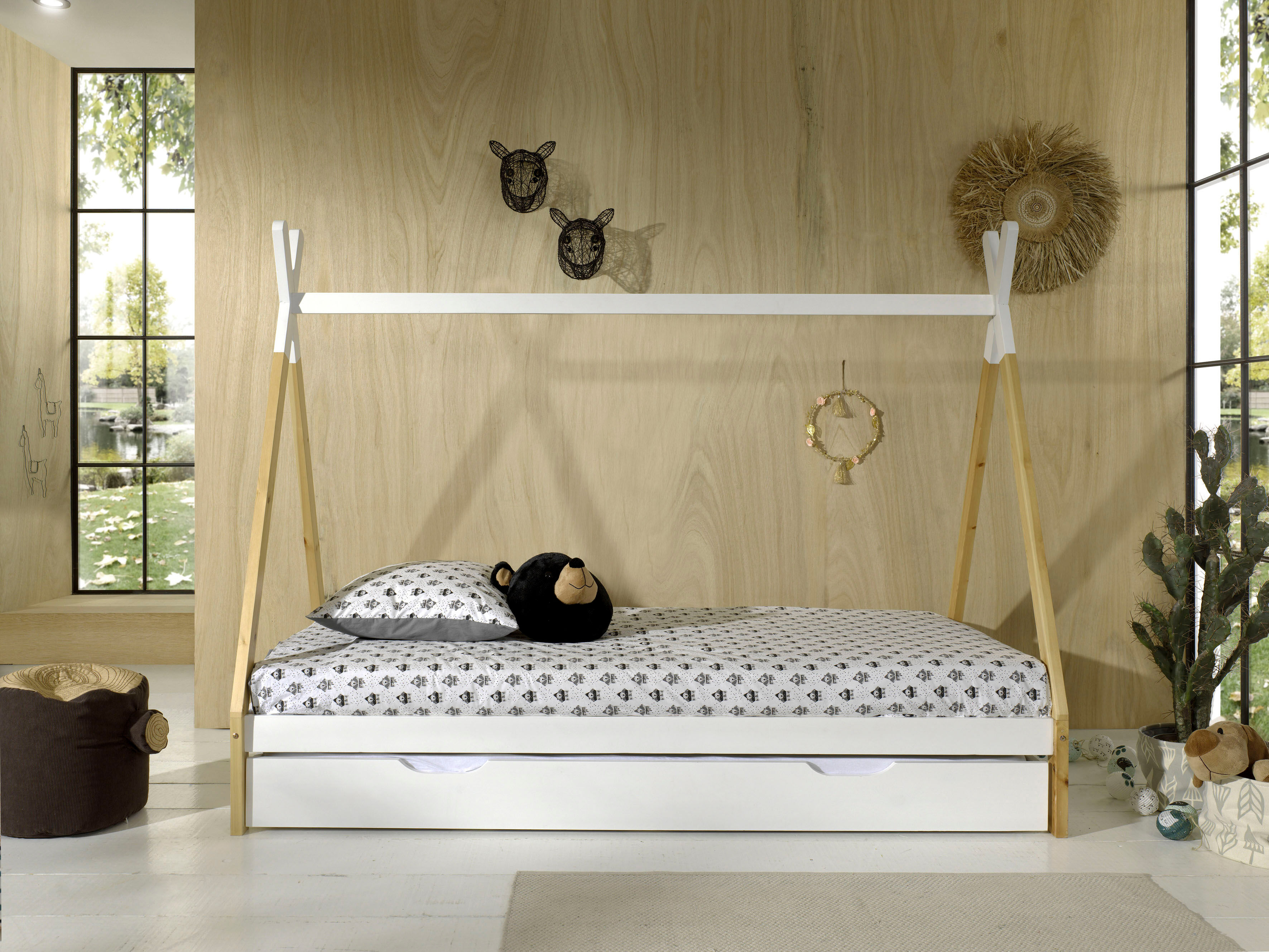 Kinderbett VIPACK "TIPI, Kiefer massiv, 2-farbig lackiert, mit Rolllattenrost", weiss (natur, weiß), B:98cm H:158,2cm L:206cm, Betten, Kinderbett, 90/200, wahlweise mit oder ohne Schublade natur, weiß Liegefläche Länge B: 200cm x 90cm, Mit Bettschublade w